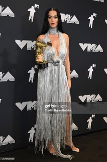 Katy Perry feet photo thumbnail
