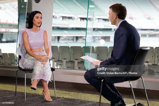 Katy Perry feet photo thumbnail