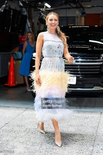 Blake Lively feet photo thumbnail