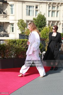 Blake Lively feet photo thumbnail