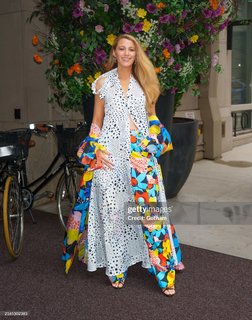 Blake Lively feet photo thumbnail