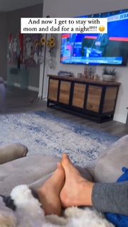 Danica Patrick feet photo thumbnail