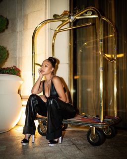 La La Anthony feet photo thumbnail