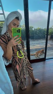 Carolina Dieckmann feet photo thumbnail