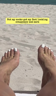Julieanna Marie Goddard feet photo thumbnail