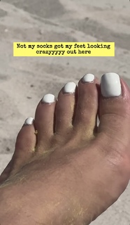 Julieanna Marie Goddard feet photo thumbnail