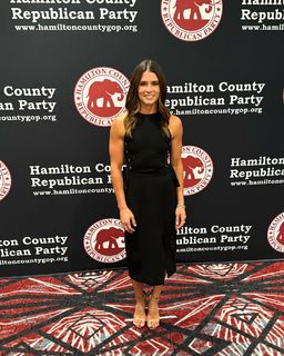 Danica Patrick feet photo thumbnail