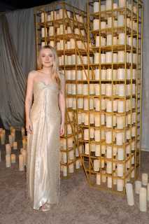 Dakota Fanning feet photo thumbnail