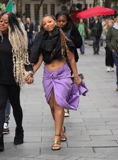 Chloe Bailey feet photo thumbnail