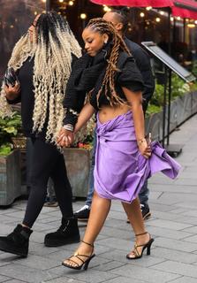 Chloe Bailey feet photo thumbnail