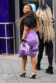 Chloe Bailey feet photo thumbnail