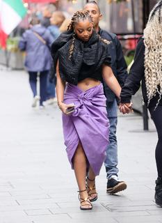 Chloe Bailey feet photo thumbnail