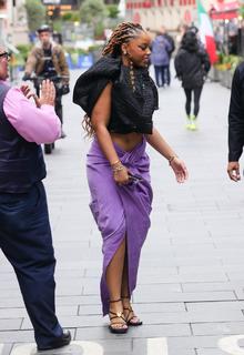 Chloe Bailey feet photo thumbnail
