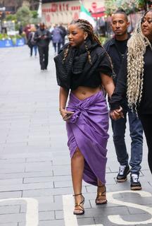 Chloe Bailey feet photo thumbnail