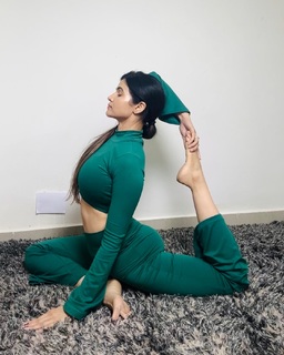Poonam Yadav feet photo thumbnail