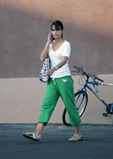 Jordana Brewster feet photo thumbnail