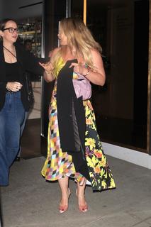 Hilary Duff feet photo 1