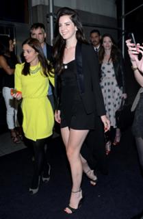 Lana Del Rey feet photo thumbnail