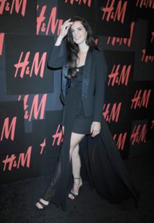 Lana Del Rey feet photo thumbnail