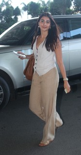 Pooja Hegde feet photo thumbnail
