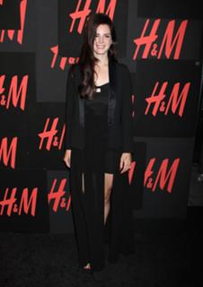 Lana Del Rey feet photo thumbnail