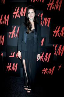 Lana Del Rey feet photo thumbnail