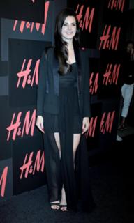 Lana Del Rey feet photo thumbnail