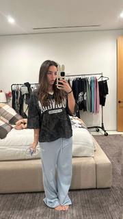 Natalie Noel Mariduena feet photo thumbnail