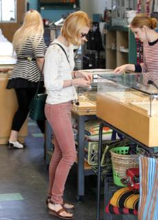 January Jones feet photo thumbnail