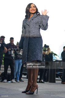 Mindy Kaling feet photo thumbnail