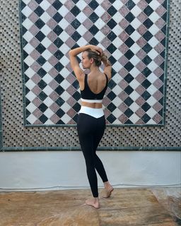 Josephine Skriver feet photo thumbnail