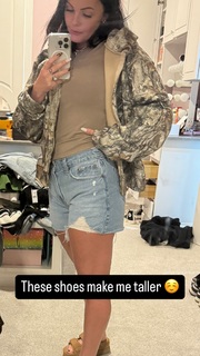 Brittney Smith feet photo thumbnail