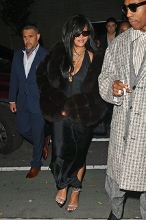 Rihanna feet photo thumbnail