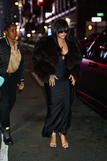 Rihanna feet photo thumbnail