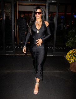 Rihanna feet photo thumbnail