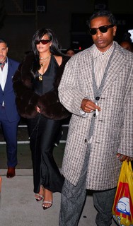 Rihanna feet photo thumbnail