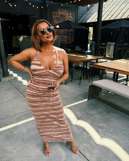 Joy Taylor feet photo thumbnail