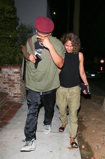 Halle Berry feet photo thumbnail