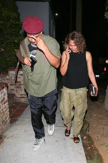 Halle Berry feet photo thumbnail