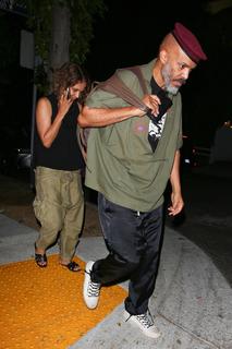Halle Berry feet photo thumbnail
