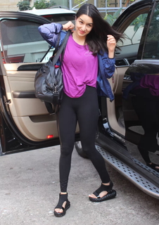 Shraddha Kapoor feet photo thumbnail