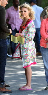 AnnaSophia Robb feet photo thumbnail