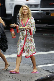 AnnaSophia Robb feet photo thumbnail