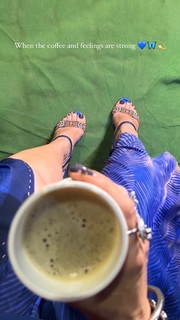 Karisma Kapoor feet photo thumbnail