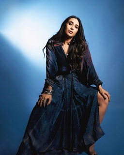 Karisma Kapoor feet photo thumbnail