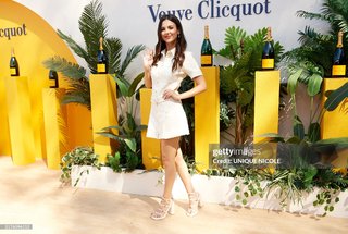 Victoria Justice feet photo thumbnail