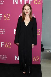 Julianne Moore feet photo 5