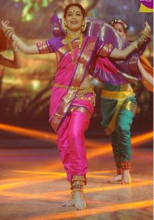 Madhuri Dixit feet photo thumbnail