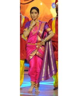 Madhuri Dixit feet photo thumbnail