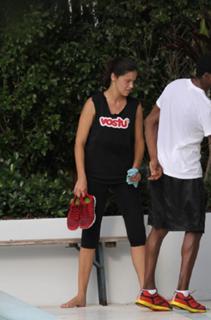 Adriana Lima feet photo thumbnail